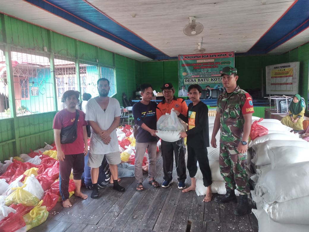 BANJIR LAGI, DINAS SOSIAL DAN BPBD KABUPATEN LAMANDAU SALURKAN BANTUAN DI DESA BATU KOTAM